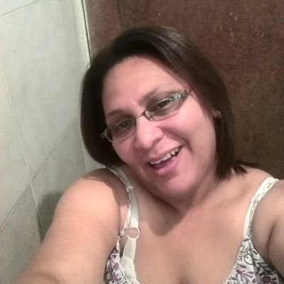 Profile Picture of Lila López (@lilalopez39) on Twitter