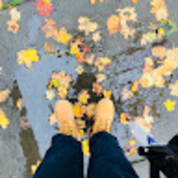 Profile Picture of Danlin Ruan (@estherruandl) on Poshmark