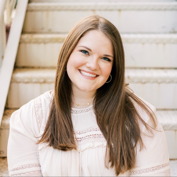 Profile Picture of Amy Hight (@amy_hight) on Poshmark