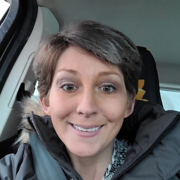 Profile Picture of Ashley Shedrow (@shedrowashley2) on Poshmark