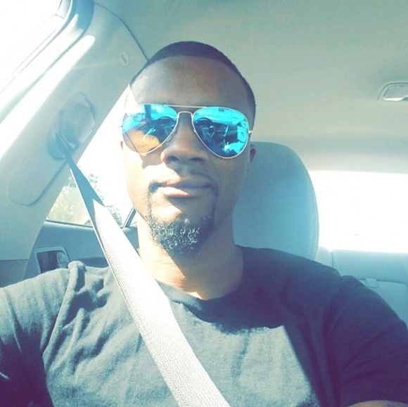 Profile Picture of Ramone Hines (@ramone14) on Poshmark