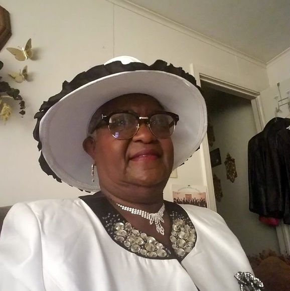 Profile Picture of Mattie Watts (@mattiewatts) on Poshmark