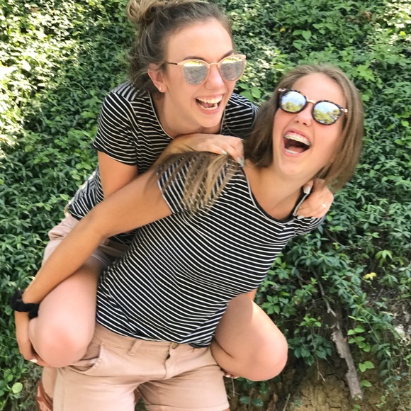 Profile Picture of Delainy Roberts (@delainy_1) on Poshmark