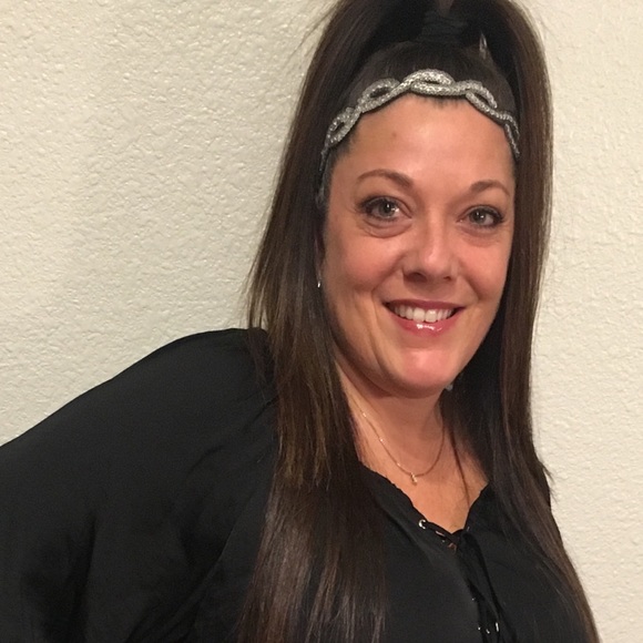 Profile Picture of Denise Mauceli (@deniseshae) on Poshmark