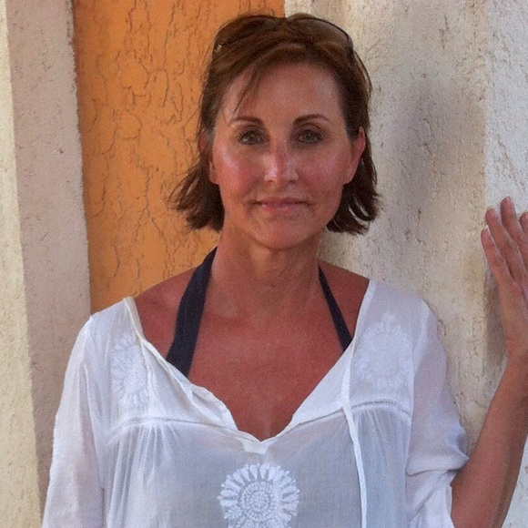 Profile Picture of Kathy Oustalet (@sonnikat) on Poshmark