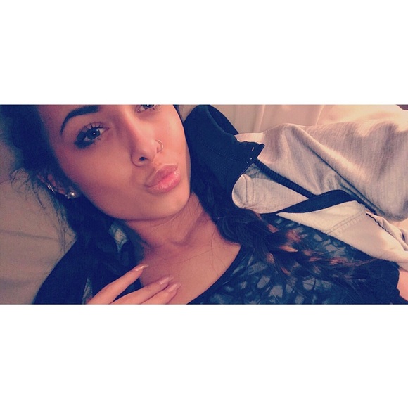 Profile Picture of Maleyah Arrieta (@leyah98) on Poshmark