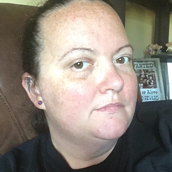 Profile Picture of Amanda Robinette (@amandareed290) on Poshmark