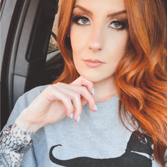 Profile Picture of Sarah Knowles (@sarahknowles634) on Poshmark
