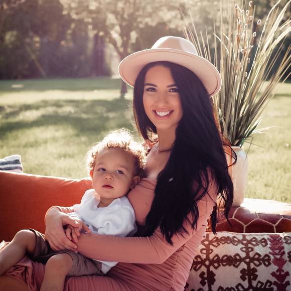 Profile Picture of Holli Centanni (@holli_centanni) on Poshmark