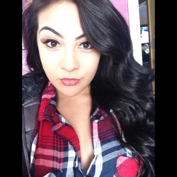 Profile Picture of Lupe Sandoval (@lupayy08) on Poshmark