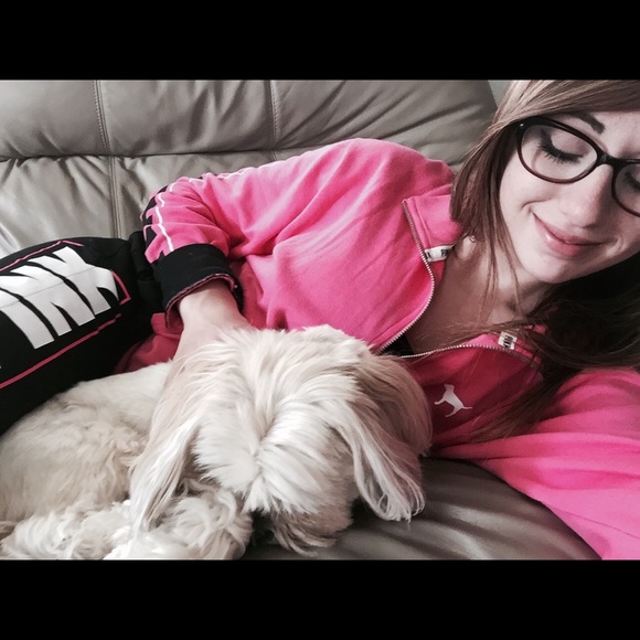 Profile Picture of Morgan Goldschmidt (@goldschmidtmor) on Poshmark