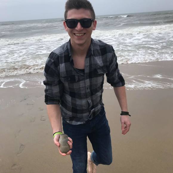 Profile Picture of Travis Viands (@travisviands) on Poshmark