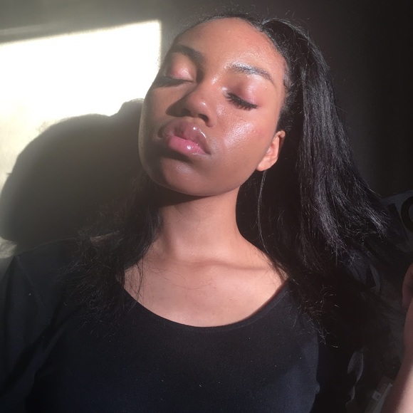 Profile Picture of Ariel Howell (@itssonlyariel) on Poshmark
