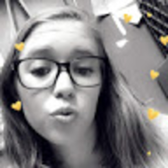 Profile Picture of Emily Jerzewski (@emily_jerzewski) on Poshmark