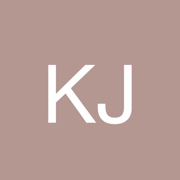 Profile Picture of Kimmie Jolliffe (@kimmiejolliffe) on Poshmark