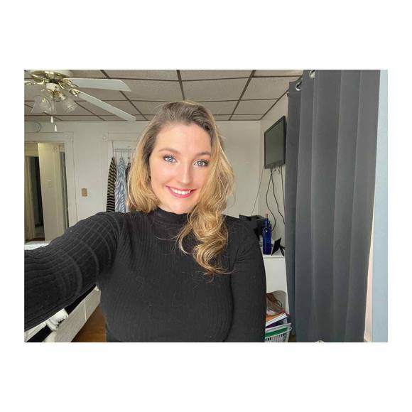 Profile Picture of Courtney Baurle (@cbaurle) on Poshmark