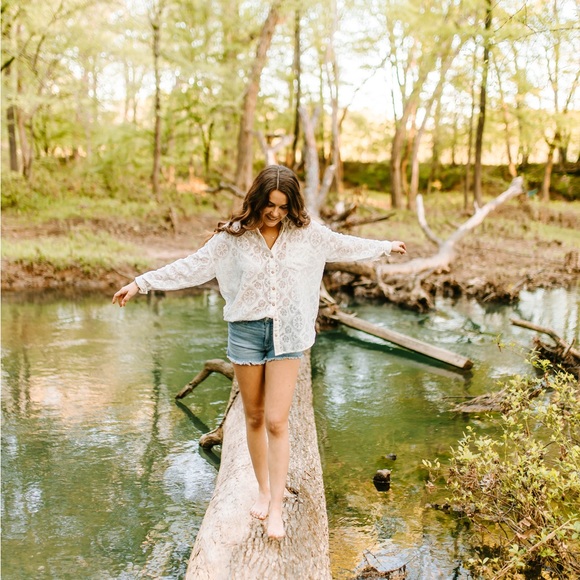 Profile Picture of Claire Barnes (@claire_barnes21) on Poshmark