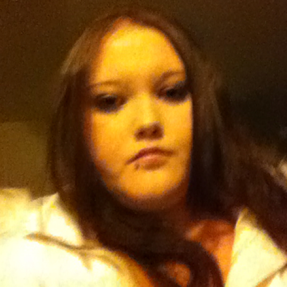 Profile Picture of Taryn Beard (@tarynashley) on Poshmark