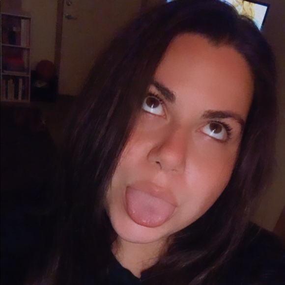 Profile Picture of Christina Minton (@cminton) on Poshmark