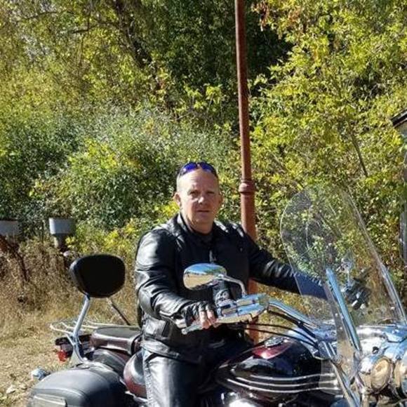 Profile Picture of Todd Potter (@tddpttr) on Poshmark