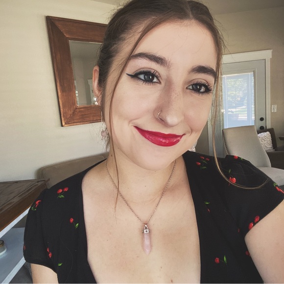 Profile Picture of Bailey Meseck (@baileyfry15) on Poshmark