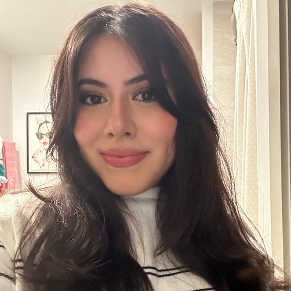 Profile Picture of Valeria Cherroni (@valeriacherroni) on Poshmark