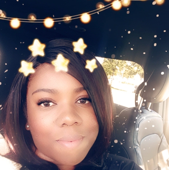 Profile Picture of Bianca Barnett (@bbhearts21) on Poshmark