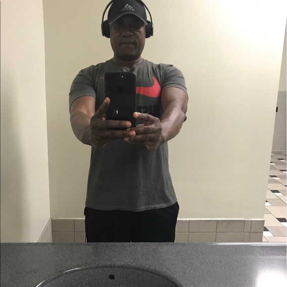 Profile Picture of Jean Francois (@francoisr_) on Poshmark