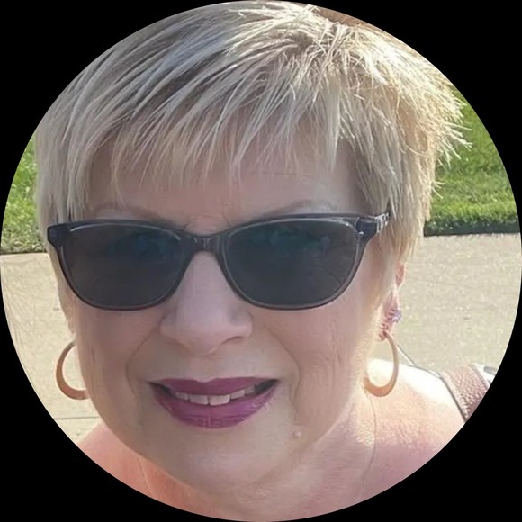 Profile Picture of Loretta Keener (@lakeener) on Poshmark