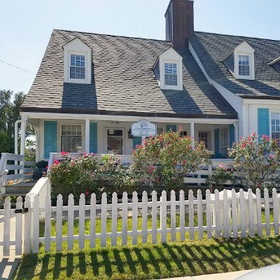 Profile Picture of Julia (@hookedonhouses) on Twitter