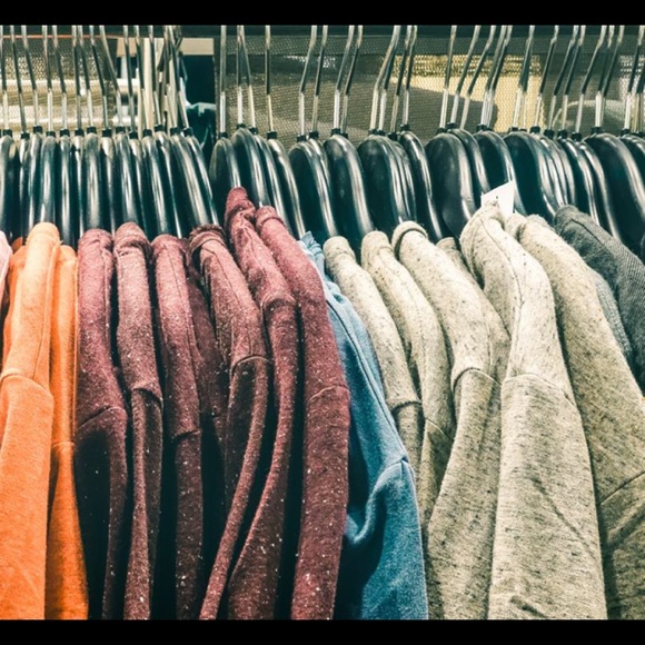 Profile Picture of Taylor Lintner (@taysells101) on Poshmark