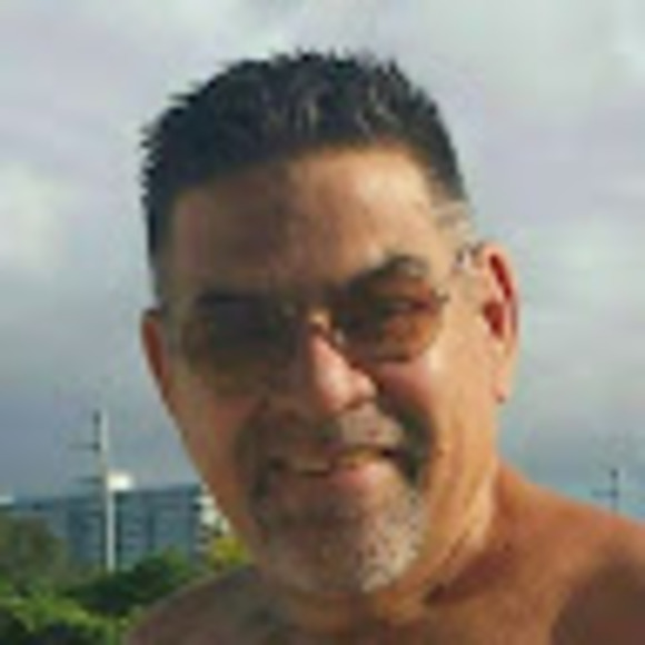 Profile Picture of Felipe Hurtado (@felipehurtad580) on Poshmark