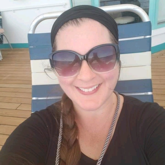 Profile Picture of Shana Campbell (@cakecloset76) on Poshmark