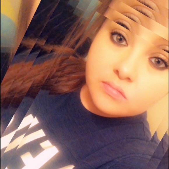 Profile Picture of Ashley Reyes (@xamreyesx12) on Poshmark