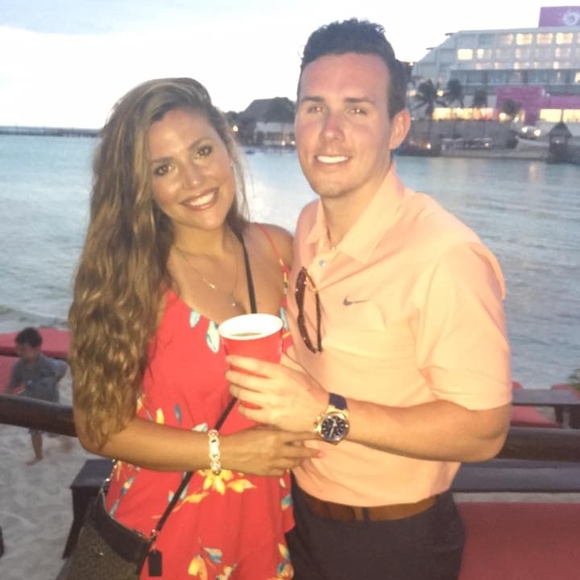 Profile Picture of Lindsay Stacks (@stacksl21) on Poshmark