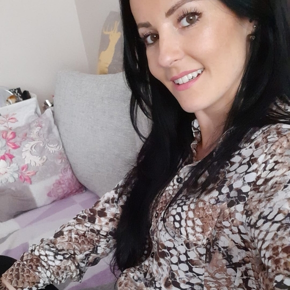 Bea Senderáková - Poshmark Profile Picture of Bea Senderáková (@beatys) on Poshmark