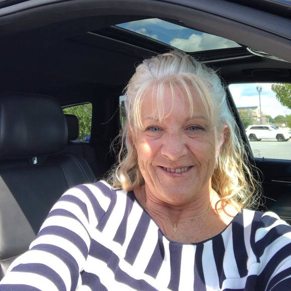 Profile Picture of Katie Vekasy (@katieveksy) on Poshmark