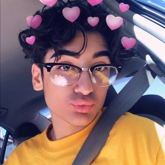 Profile Picture of Michael Cardamone (@lovelymiichaell) on Poshmark