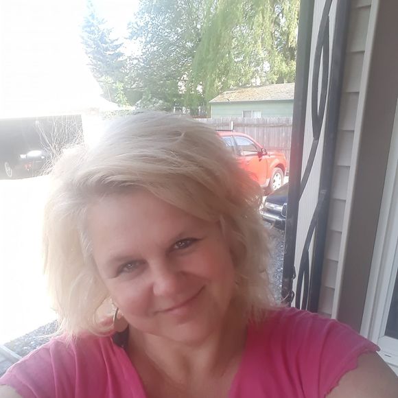 Profile Picture of Elizabeth Hejna (@hejna69) on Poshmark