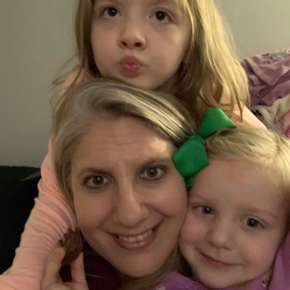 Profile Picture of Christina Steadman (@christinasteadm) on Poshmark