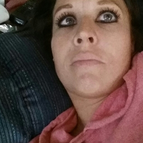 Profile Picture of Audrey Chouinard (@audreylc71) on Poshmark