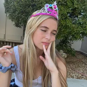 Profile Picture of Emily (@whoisemilygold) on Tiktok