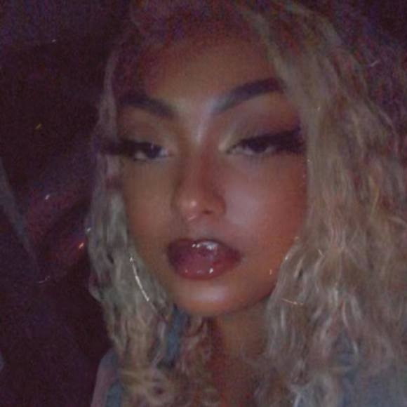 Profile Picture of Sharlette Hicks (@sharlette598) on Poshmark