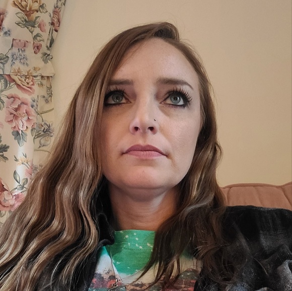 Profile Picture of Amanda Moses (@ajmoses86) on Poshmark