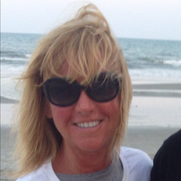 Profile Picture of Kim Booher (@kimbooher) on Poshmark