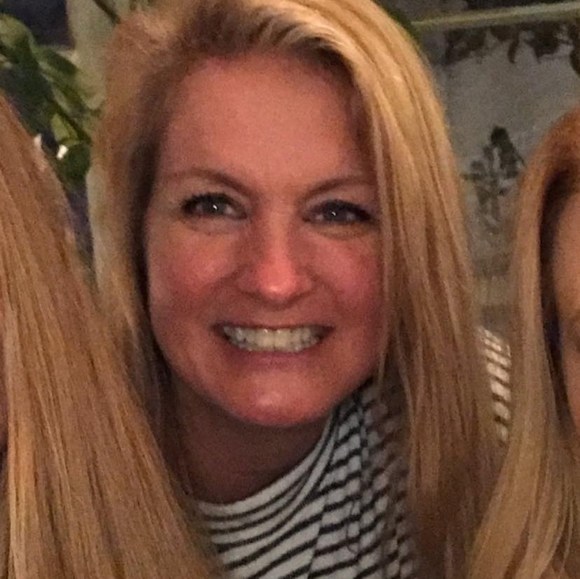 Profile Picture of Deb Munsterman (@debmunsterman) on Poshmark