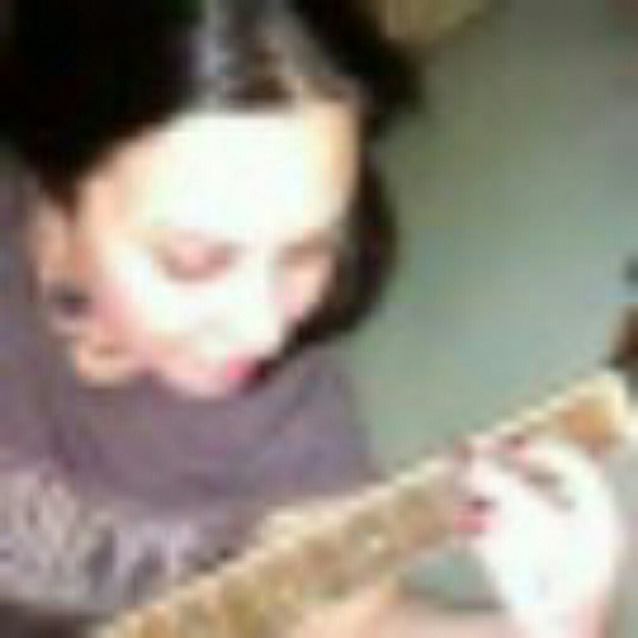 Chrissidy Marchelli - Poshmark Profile Picture of Chrissidy Marchelli (@chrissidy1678) on Poshmark