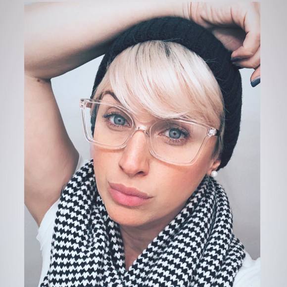 Profile Picture of Amanda Wildes (@lovinevrymoment) on Poshmark