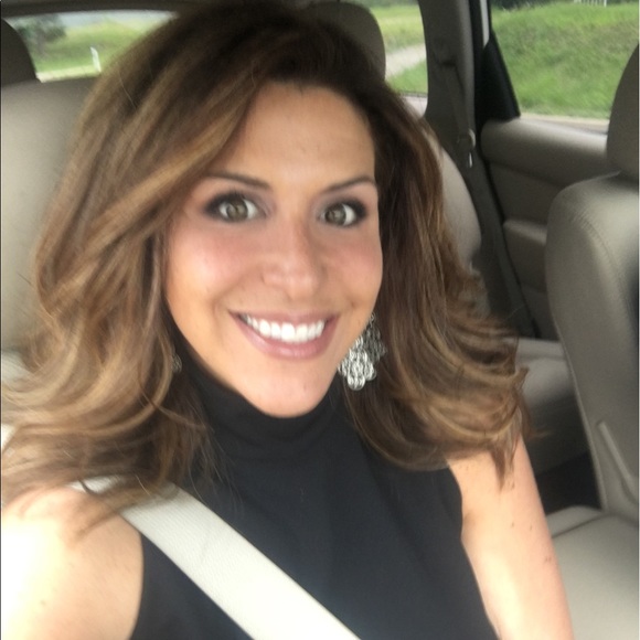 Profile Picture of Danielle Kruth (@dkruth1) on Poshmark