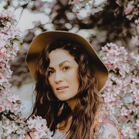 Profile Picture of Danielle Matthews (@Justdewitt22) on Pinterest